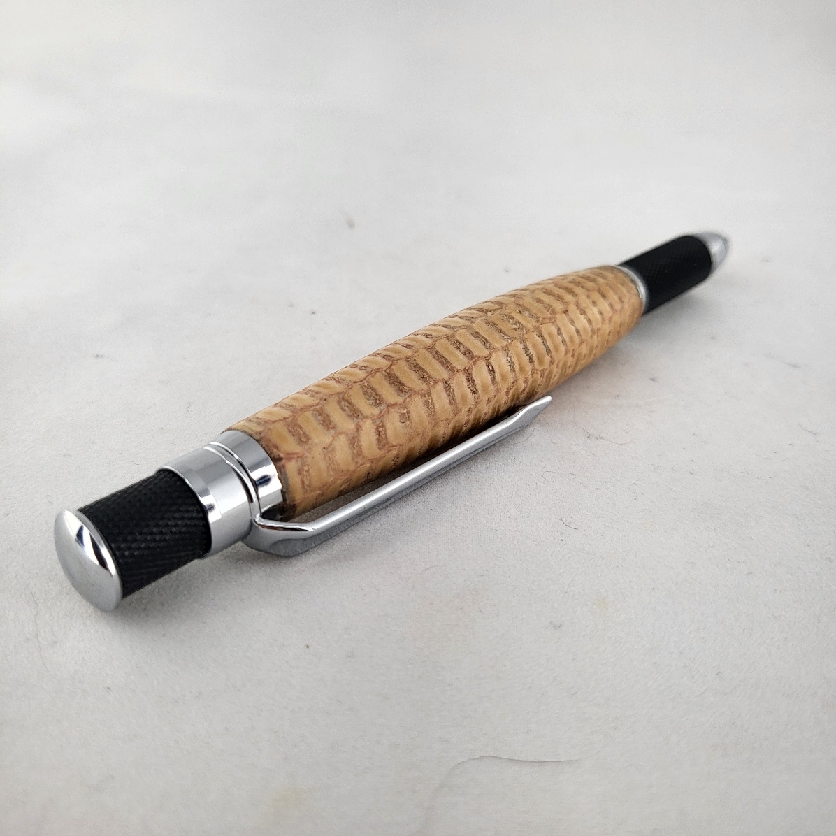 Knurl pen with corncob and stylus