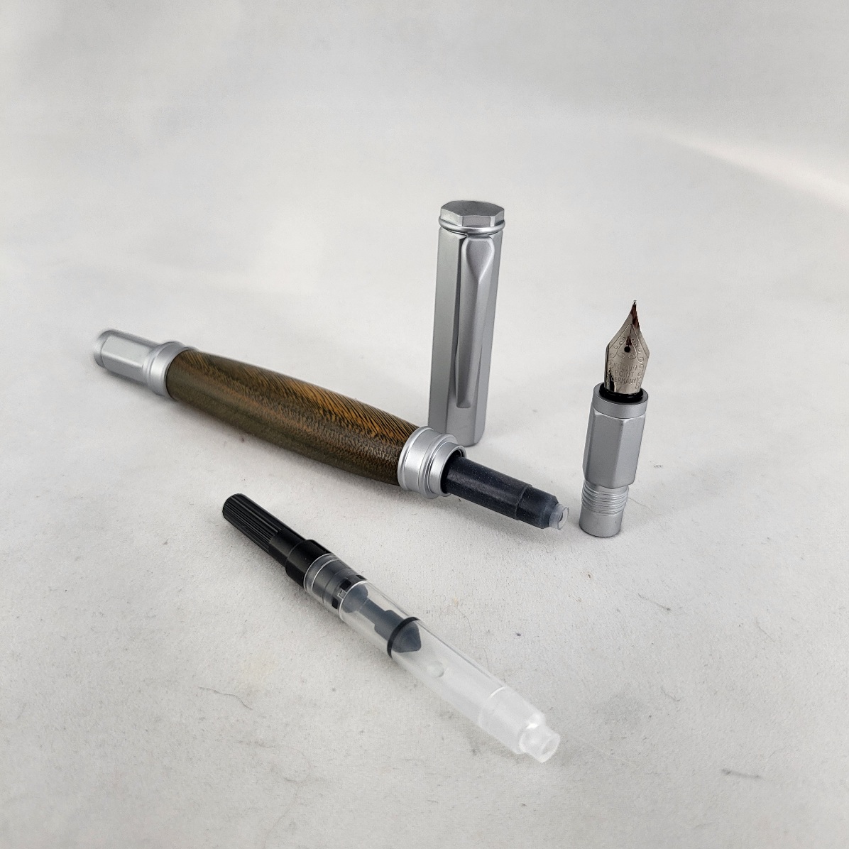 Magnetic vertex fountain pen pewter with lignum vitae wood
